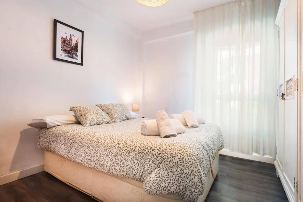Apartment En Barrio Sevillano, Free Bus, Metro *