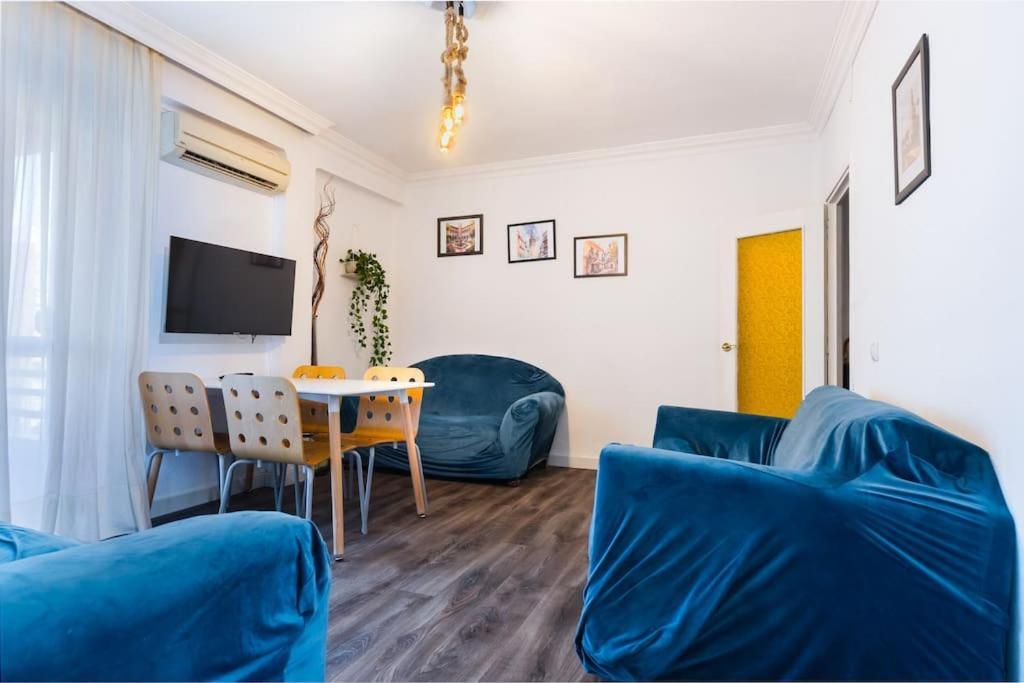 En Barrio Sevillano, Free Bus, Metro Apartment