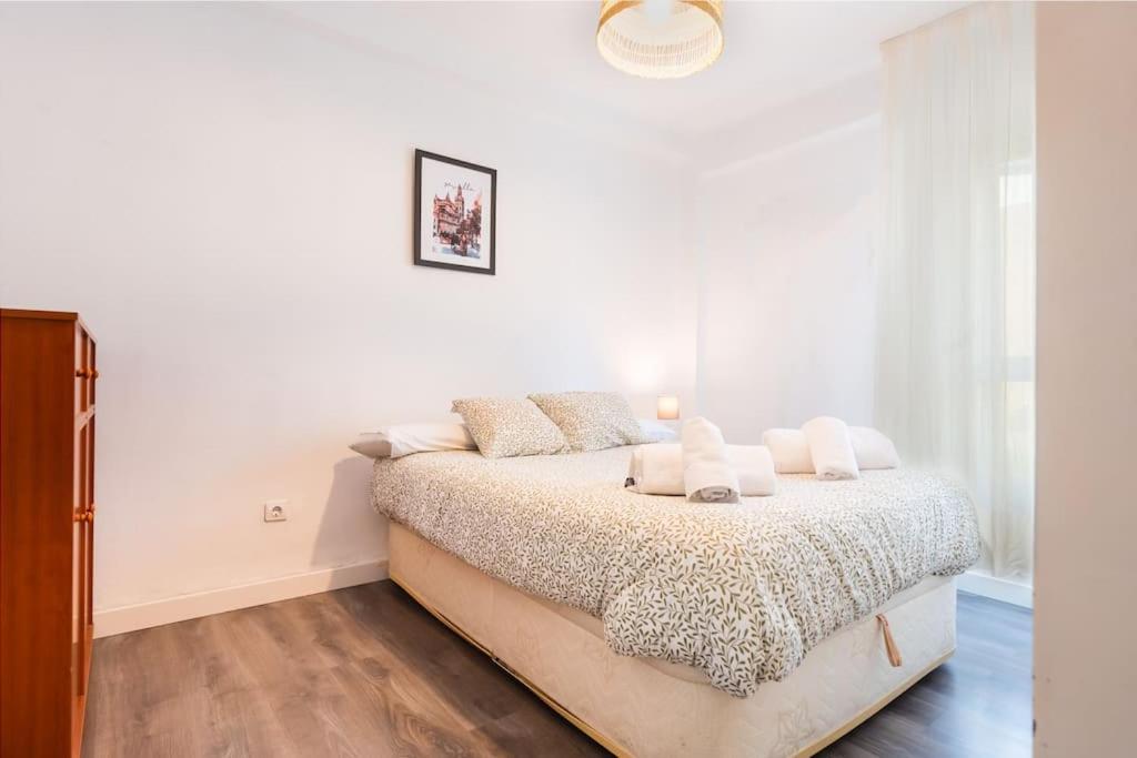 Apartment En Barrio Sevillano, Free Bus, Metro *
