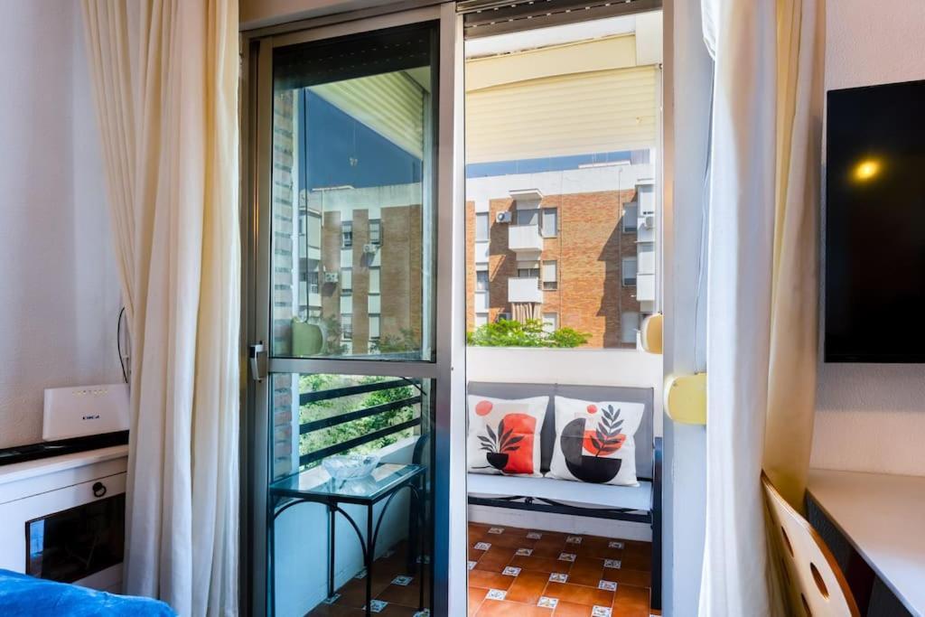 En Barrio Sevillano, Free Bus, Metro Apartment *