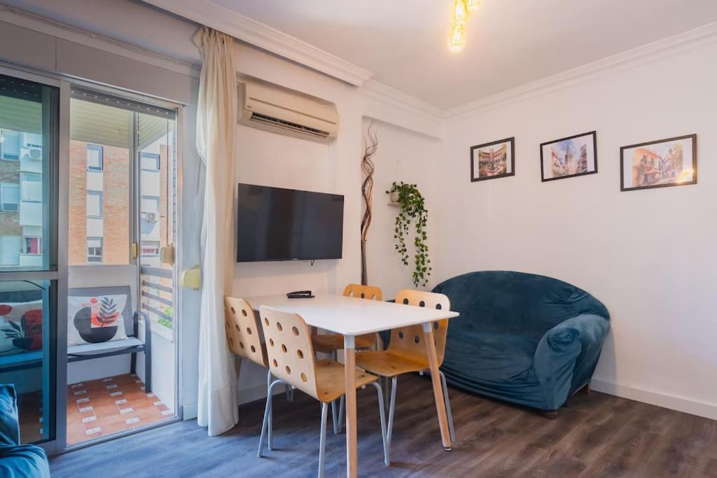En Barrio Sevillano, Free Bus, Metro Apartment *