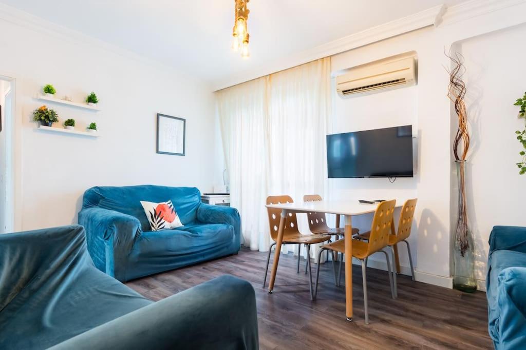 Apartment En Barrio Sevillano, Free Bus, Metro *